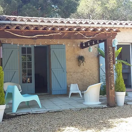 Kemp Camping Les Tours Du Pinet Domaine Cezanne Saint Tropez