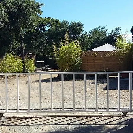 Kemp Camping Les Tours Du Pinet Domaine Cezanne *