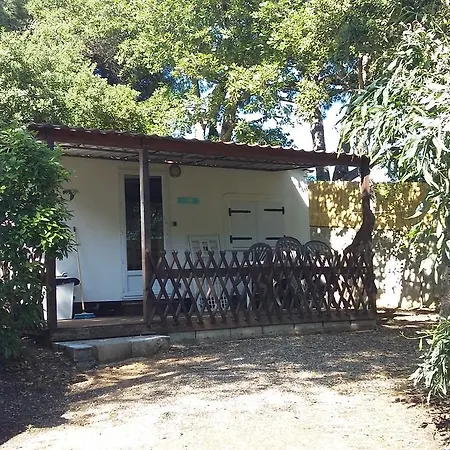 Kemp Camping Les Tours Du Pinet Domaine Cezanne Saint Tropez
