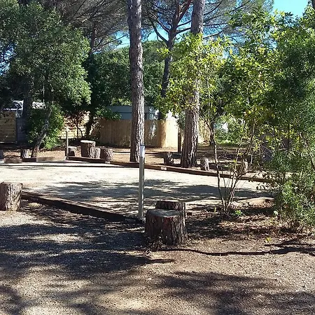 Kemp Camping Les Tours Du Pinet Domaine Cezanne *