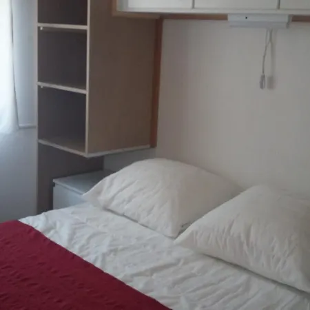 Kemp Camping Les Tours Du Pinet Domaine Cezanne *