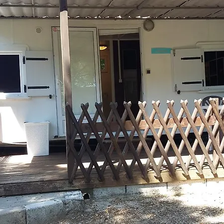 مكان تخييم Camping Les Tours Du Pinet Domaine Cezanne سان تروبيه