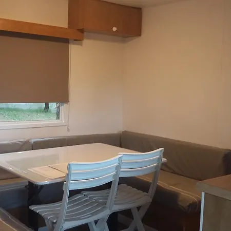 Camping Les Tours Du Pinet Domaine Cezanne * سان تروبيه