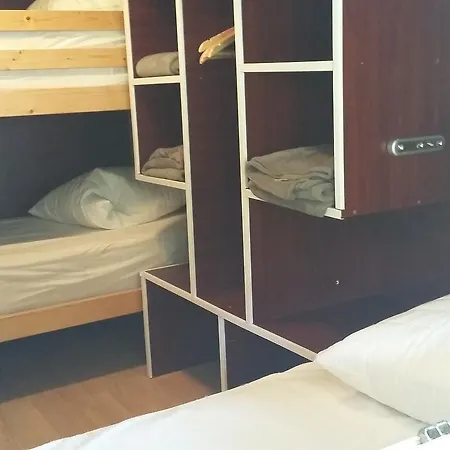 مكان تخييم Camping Les Tours Du Pinet Domaine Cezanne *