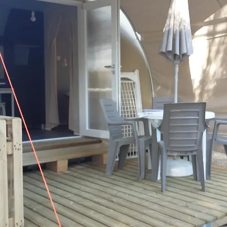 Kemp Camping Les Tours Du Pinet Domaine Cezanne