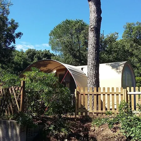 Kemp Camping Les Tours Du Pinet Domaine Cezanne Saint Tropez