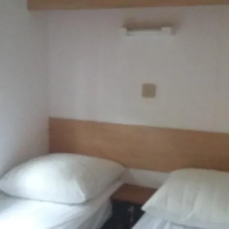 Camping Les Tours Du Pinet Domaine Cezanne سان تروبيه