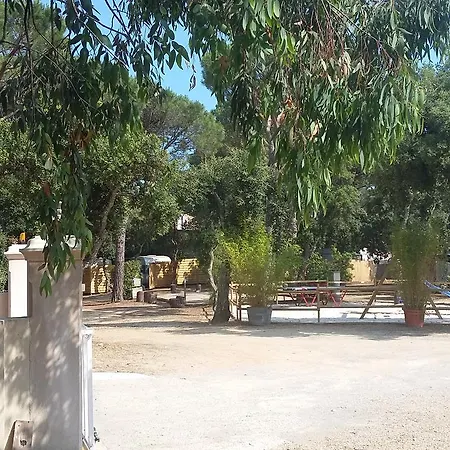 Camping Les Tours Du Pinet Domaine Cezanne *