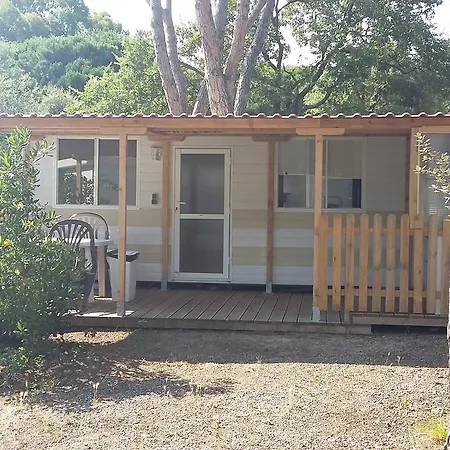 Camping Les Tours Du Pinet Domaine Cezanne *