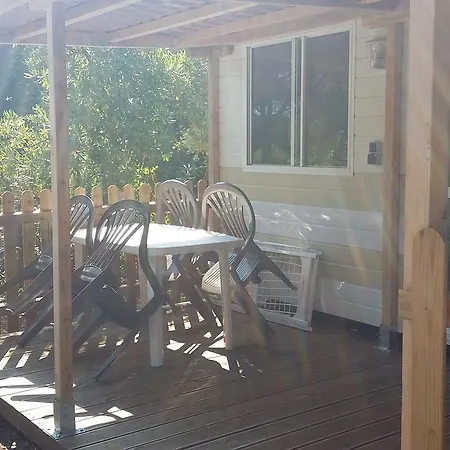 مكان تخييم Camping Les Tours Du Pinet Domaine Cezanne سان تروبيه