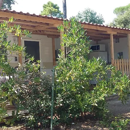 Kemp Camping Les Tours Du Pinet Domaine Cezanne